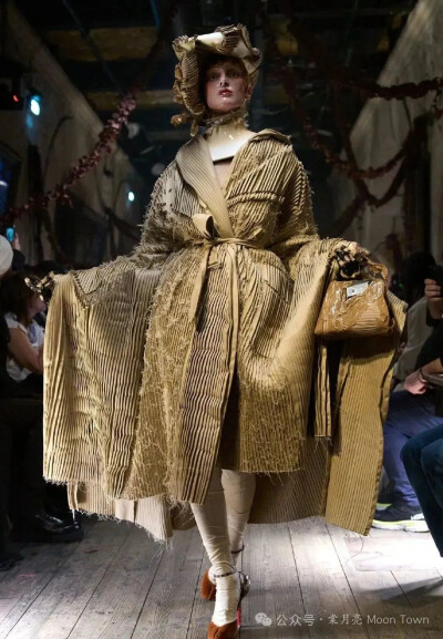 Maison Margiela 2024 SS
 by John Galliano
