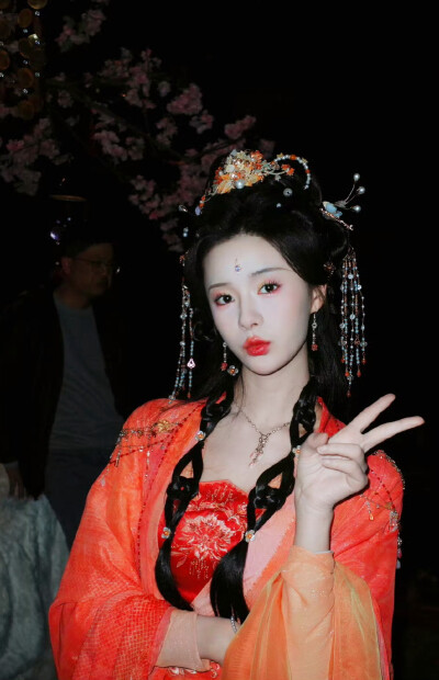 孟娜