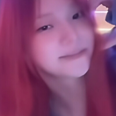  姐姐，又跟谁聊了？你怎么老是这样，你到底有没有想过我的感受？你跟别人聊天的时候有想过我吗？你难道不知道我一直在等你吗？我早就知道你会这样，都是你把我逼成了这样。我好恨你，但我又最爱你了。你到底想让我…