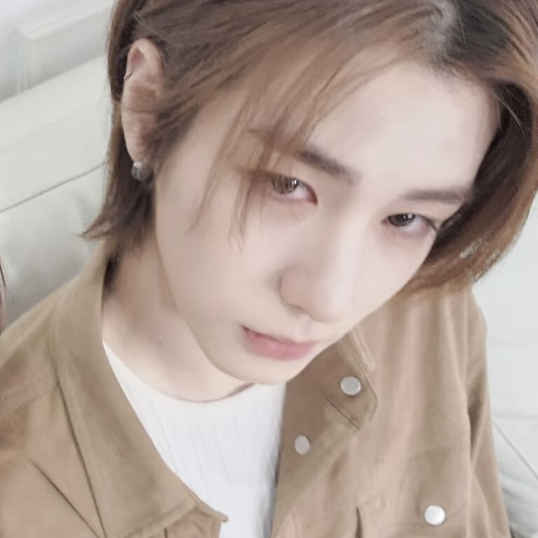 此男的忧郁未必在我之下