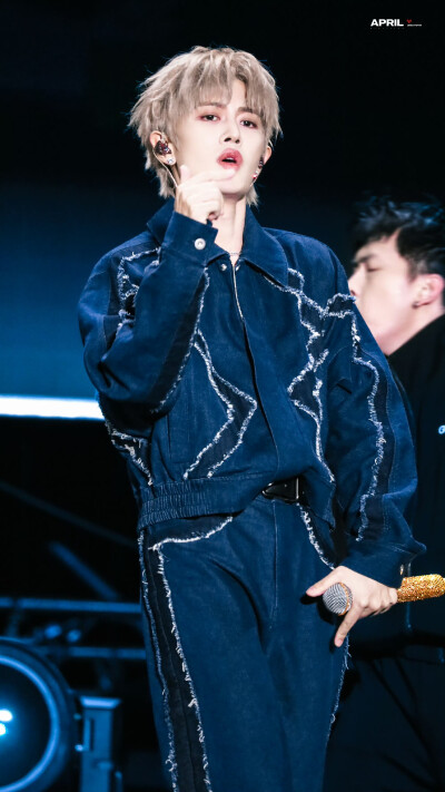 任嘉伦