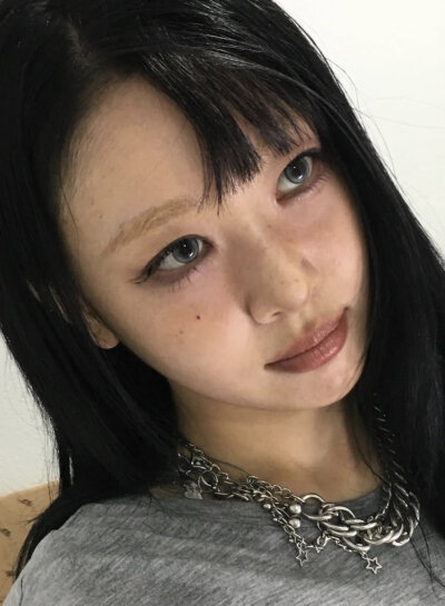 河秀映