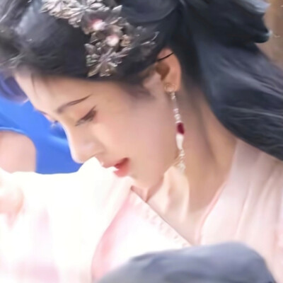 春风沉醉，吹不展愁眉
