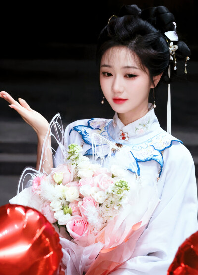 岳雨婷