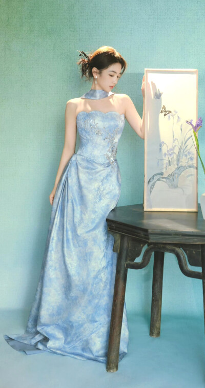雾蓝色缎面中式礼服 青芜