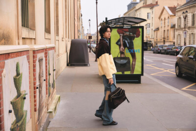 LOEWE罗意威：
坐标巴黎。LOEWE罗意威全球品牌代言人@王一博·YIBO 身着2026早秋系列搭配Amazona 180手袋及Grip鞋款漫步花都。
#罗意威2026早秋系列# 即将登陆精品店。敬请前往，探索更多。
#罗意威amazona# ​​​