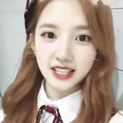 兔牙女孩