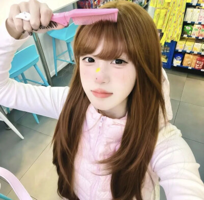 即使有一天我握住了全世界 我也只想牵紧你的手