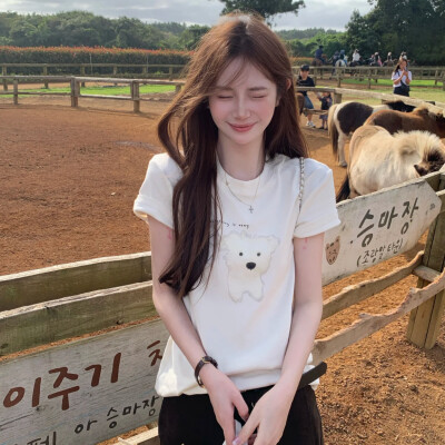 女