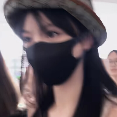 口罩女孩