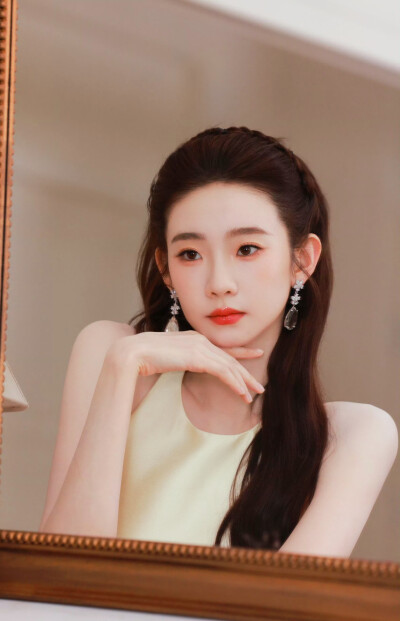 张艺凡