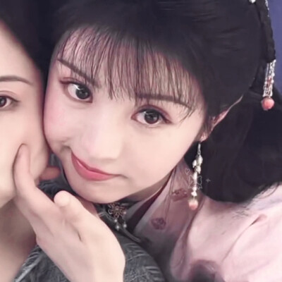 霁川小女李薇