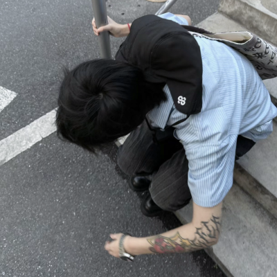 头像丨男头 缘分本就稀薄寡淡你看又一年夏天要来了