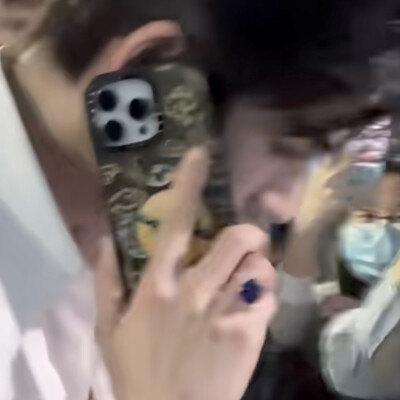 一通电话分世界两边却不见面