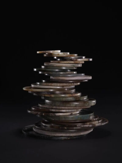 赵赵作品《玉璧·塔》，玉璧，尺寸可变，2021年