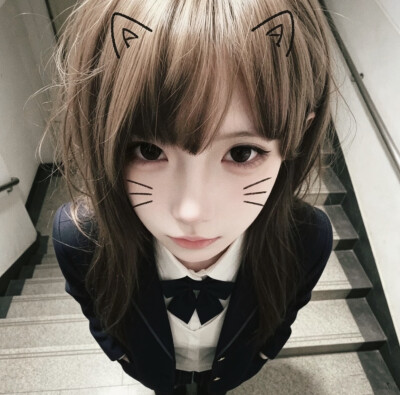 女头
喵 （ᵔ꒳ ᵔマ੭