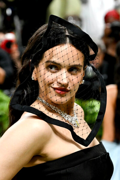 Rosalia的面纱（met gala 2024） ​​​