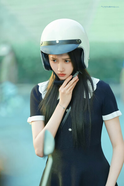 - 关晓彤 / 晴也 。