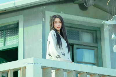 - 关晓彤 / 晴也 。