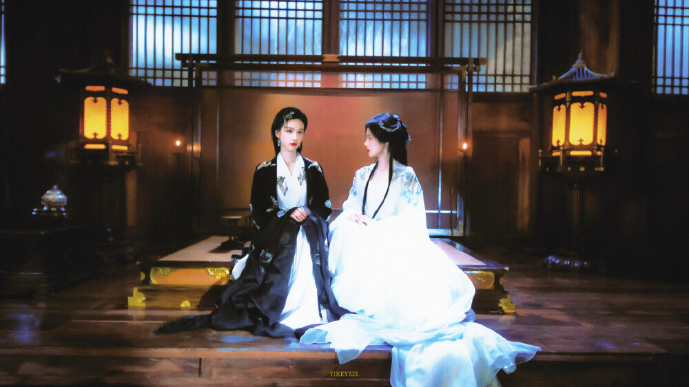 月鳞绮纪