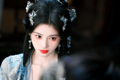 月鳞绮纪