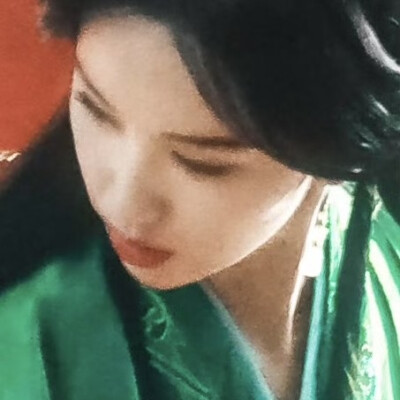 梦回神山南岩，中庭有白梨，神女有意