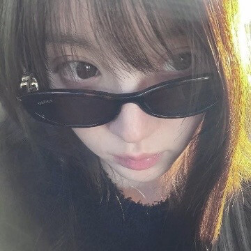 墨镜女孩你好呀