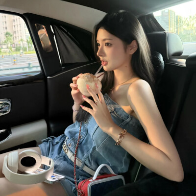 女
