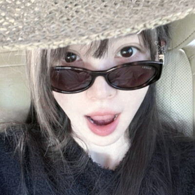 我姐姐是全世界最会报备的小女孩