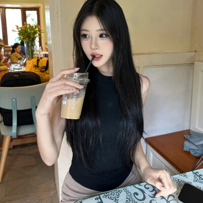 女