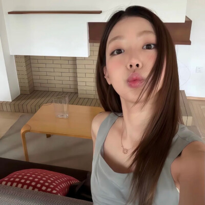 女