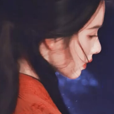 树上悠然一尾小红鱼