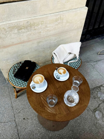 日常
Elegance lies in silence.