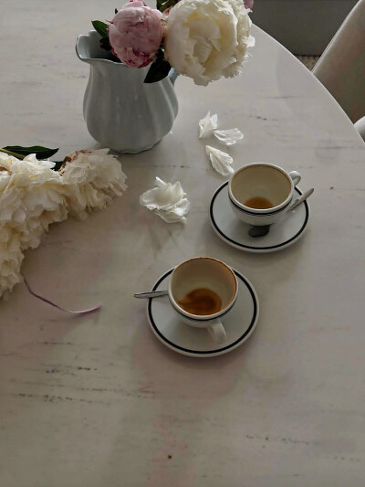 日常
Elegance lies in silence.