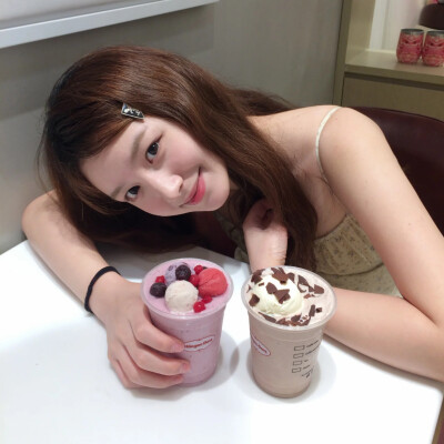 女