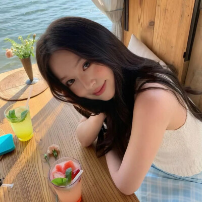女