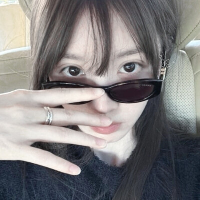 我姐姐是全世界最会报备的小女孩