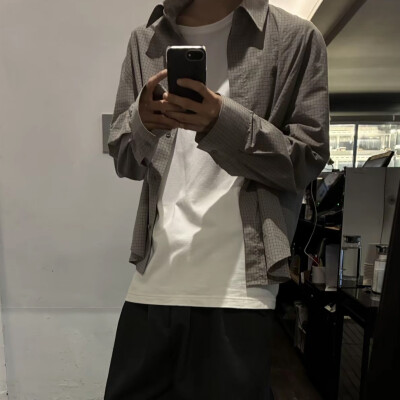 头像丨男头 缘分本就稀薄寡淡