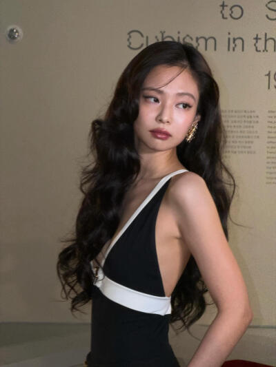 JENNIE