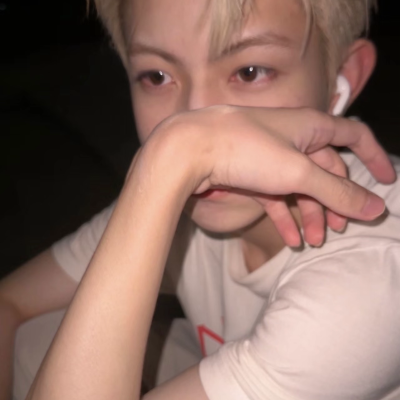 头像丨男头 一个人挺好的没有期待没有失望