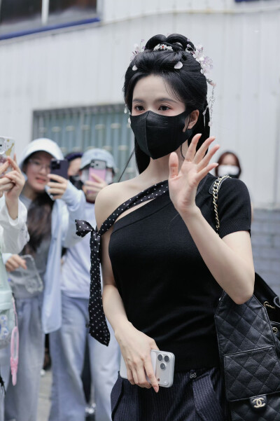 刘些宁