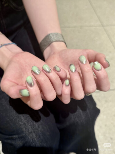 nails
