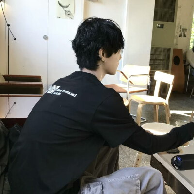 头像丨男头 我不再拐弯抹角了