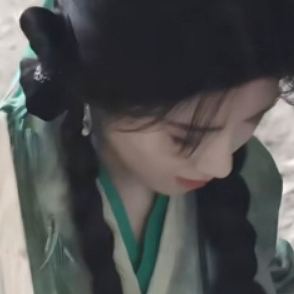 十字街头城中沾染了春意