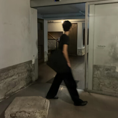 头像丨男头 我不再拐弯抹角了