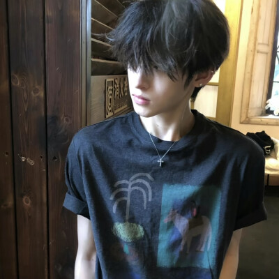 头像丨男头 缘分本就稀薄寡淡