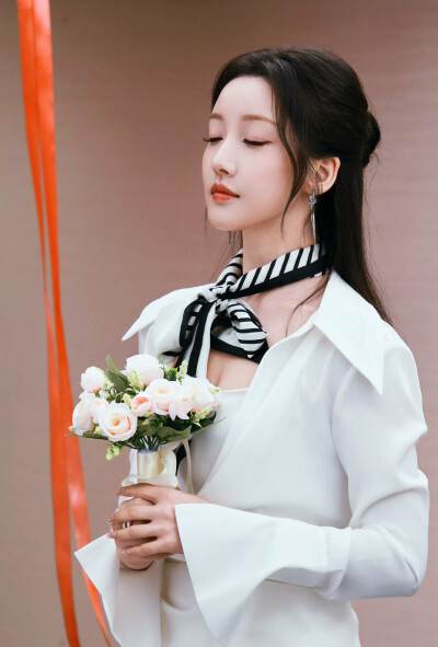 姜贞羽