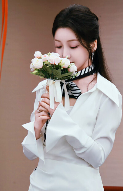 姜贞羽
