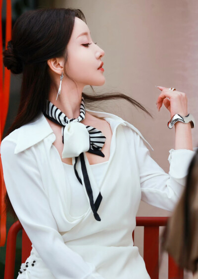 姜贞羽