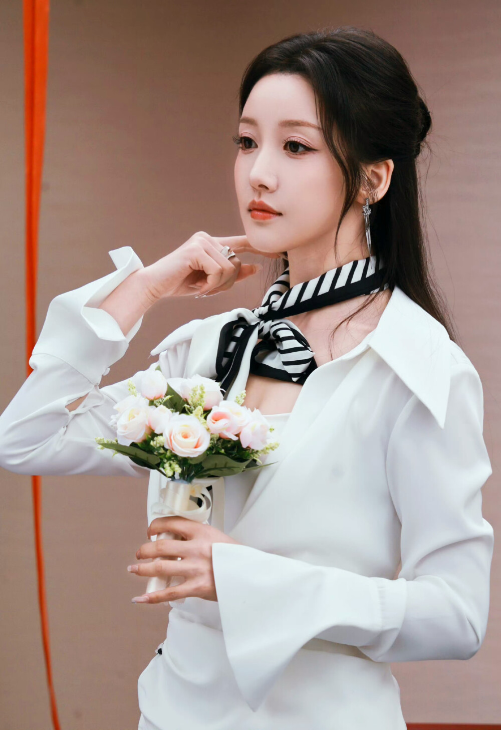 姜贞羽